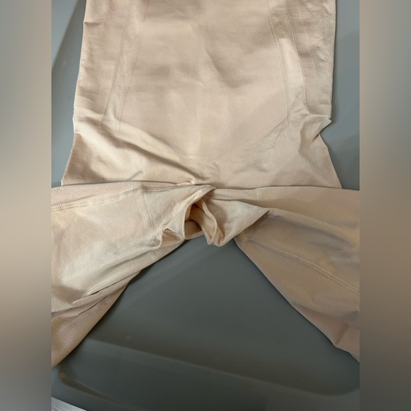 Spanx body shaper women’s size small nude color - Picture 2 of 4